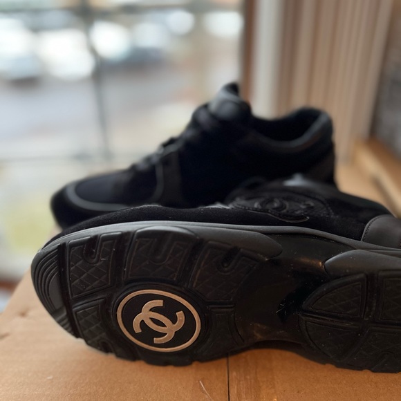 CHANEL Black Interlocking Logo Sneaker - Picture 6 of 6